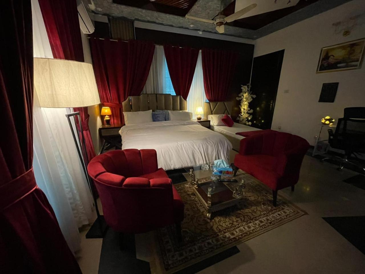 Laca Sa Lodge Opp Canturus Mall Исламабад Экстерьер фото