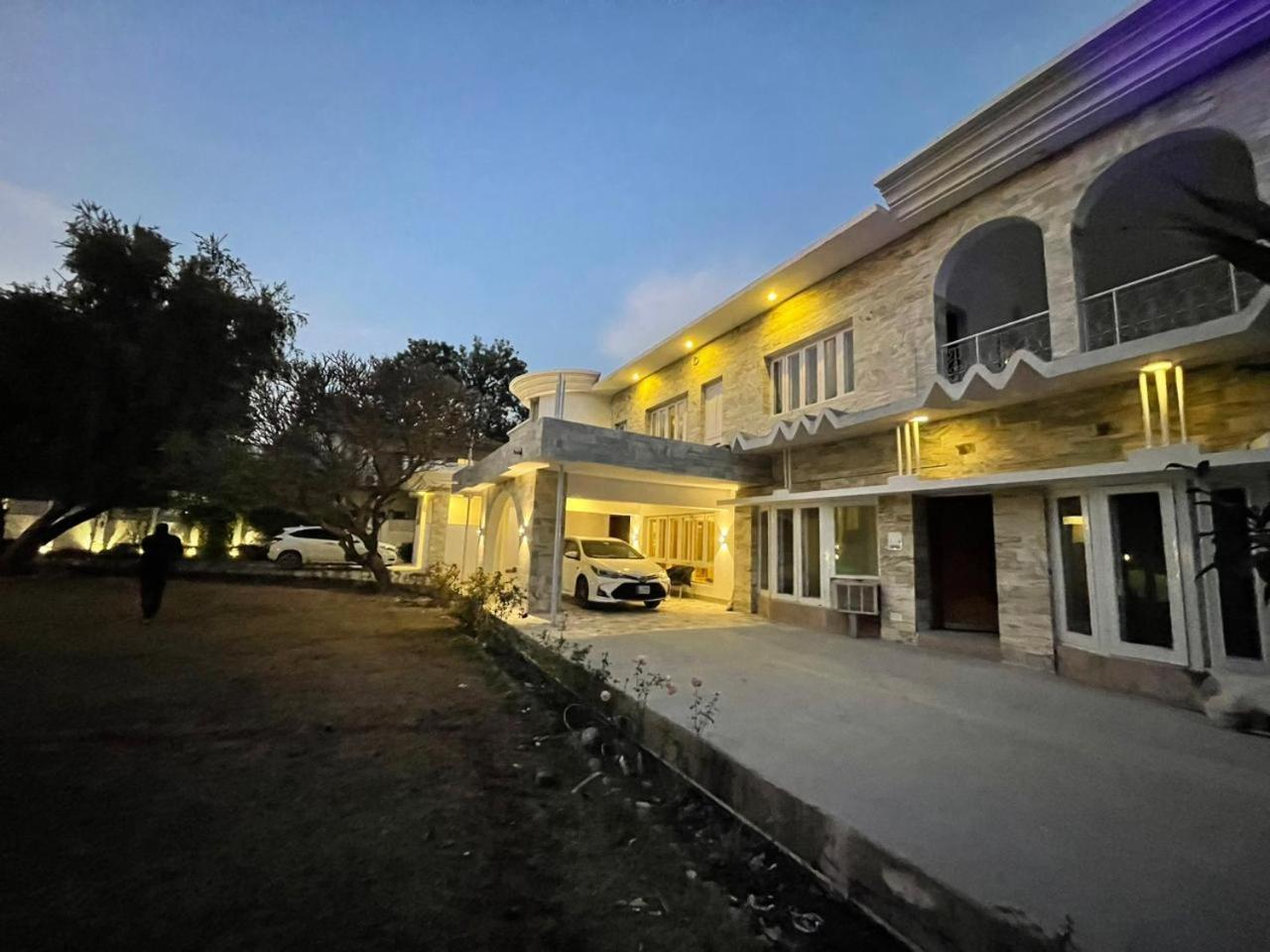 Laca Sa Lodge Opp Canturus Mall Исламабад Экстерьер фото